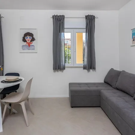 Apartment 1 Bedroom In *