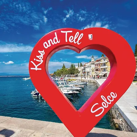 1 Bedroom In Apartment